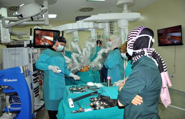 Erzurum’da da Vinci Robotu ile Kanser Ameliyatı