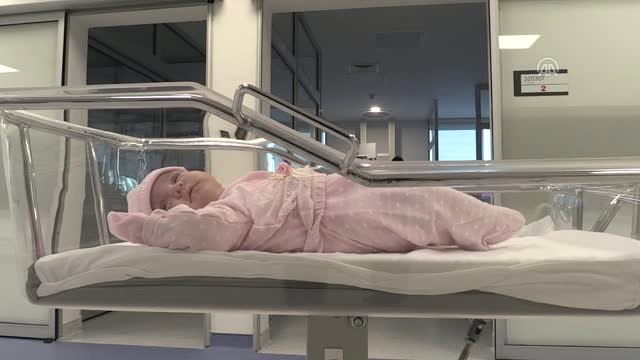 Parmak Bebek’ Zorlu Yaşam Mücadelesini Kazandı