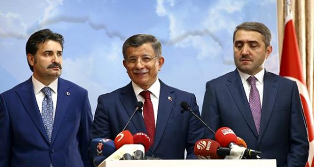 Davutoğlu ile görüşen Ufuk Uras partisinden istifa etti