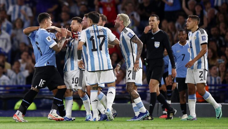 Arjantin – Uruguay maçında ortalık karıştı! Lionel Messi rakibinin boğazını sıktı