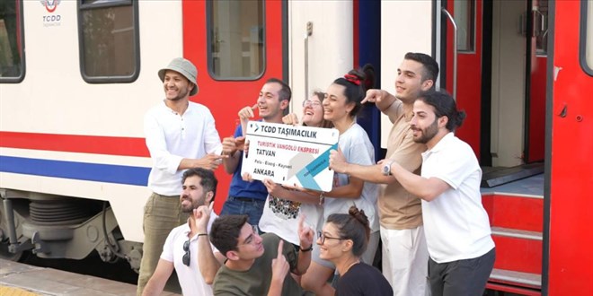 4 milyona yakın genç indirimli olarak trenlerle seyahat etti