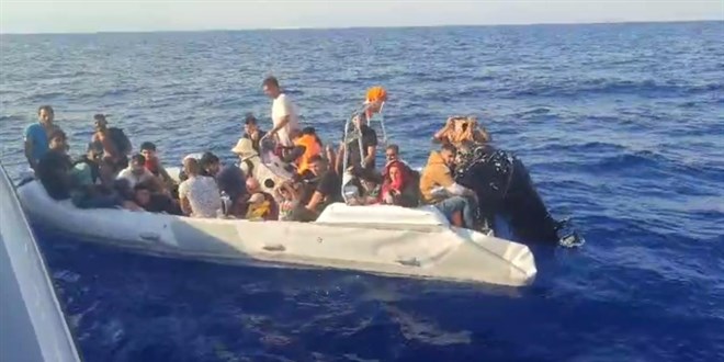 Çanakkale’de 48 sistemsiz göçmen kurtarıldı