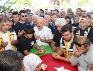 Kazada ölen 2 sıhhat çalışanını son seyahatlerine meslektaşları uğurladı