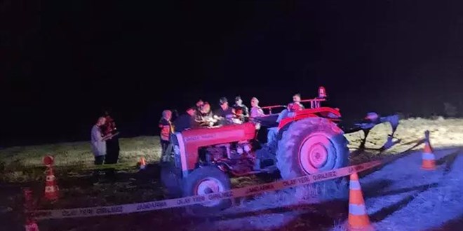 Hareket eden traktörünün altında kalıp öldü