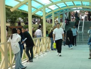 KPSS’ye geç kalan genç hatası otobüse attı!