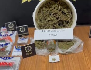 Uyuşturucu ticareti yapmakla suçlanan oğlunu polise teslim etti