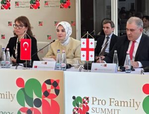 Bakan Göktaş’tan Dünyaya çağrı: Dijital Dünyada Çocuk Hakları Mukavelesi’ni imzalayın