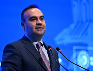 Bakan Kacır’dan gençlere çağrı: Hayallerinizi ufkun ötesine taşıyın