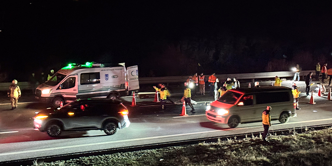 Anadolu Otoyolu’nda otobüs ile cazibeli çarpıştı: 1 kişi öldü