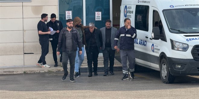 Babanın en ağır yükü: Kızı ve 5 torununun cenazesini gözyaşlarıyla teslim aldı