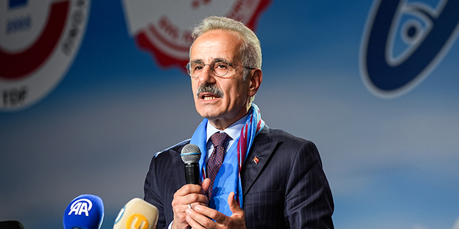 Bakan Uraloğlu: Samsun-Trabzon arası YHT ile 2 saate düşecek
