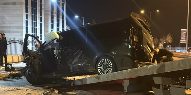 Erzurum’da 4 araç zincirleme kazaya karıştı