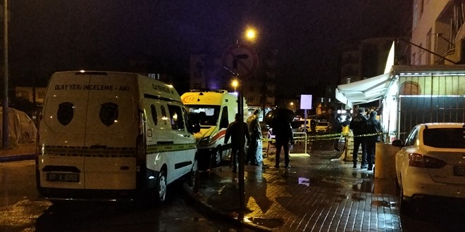 Market sahibi ile müşterinin silahlı hengamesinde 1 kişi öldü