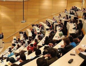 Üniversiteler 3 yıla inecek mi? YÖK’ten açıklama geldi