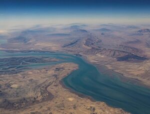 Hürmüz Boğazı’nın fiilen kapanması, denizlerdeki kritik geçiş noktalarının ehemmiyetini hatırlattı