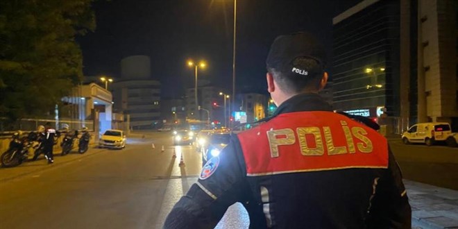 Polis kontrollerinde 40 aranan şahıs yakalandı