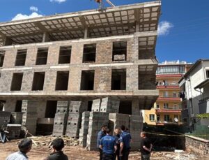 Aksaray’da inşaattan düşen personel hayatını kaybetti