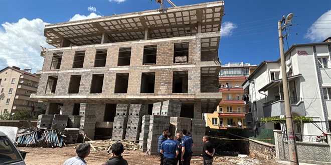 Aksaray’da inşaattan düşen personel hayatını kaybetti