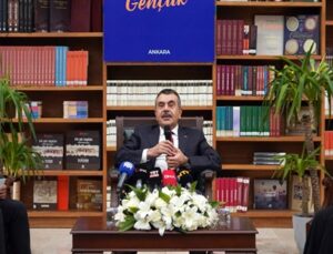 Bakan Tekin’den YKS ve mezun öğrencilere ihtar: Eski sorular bitti!