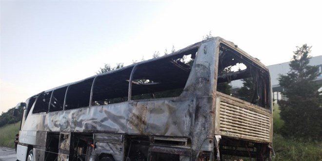 İzmir’den İstanbul’a seyahate gelen çeşit otobüsü alev alev yandı