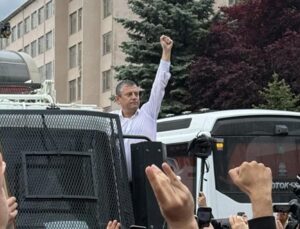 Özgür Özel: Makam odasını meraklılara bıraktık!