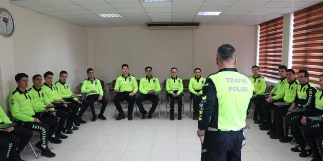 Trafik polisleri 24 farklı eğitimle misyona hazırlanıyor