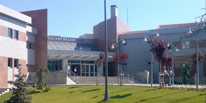 Silivri Belediyesine yönelik usulsüzlük soruşturmasında yakalanan 18 zanlı adliyede