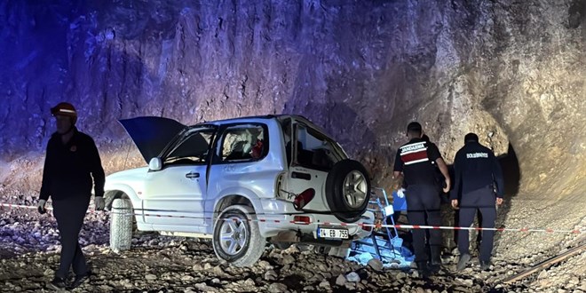 Bolu’da cip 15 metrelik uçurumdan uçtu: 2 sevgili hayatını kaybetti