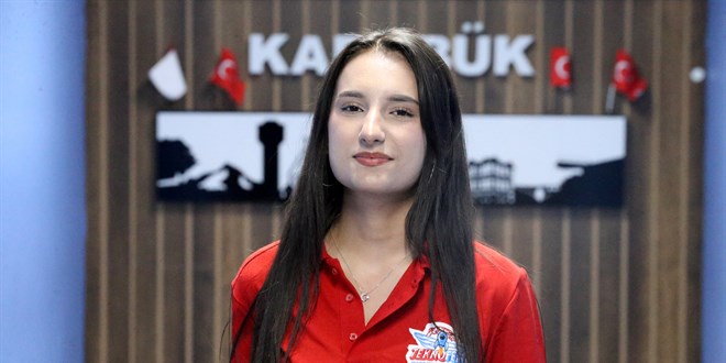 Uluslararası matematik yarışması birincisi Ayşegül, muvaffakiyetini TEKNOFEST projeleriyle taçlandırıyor