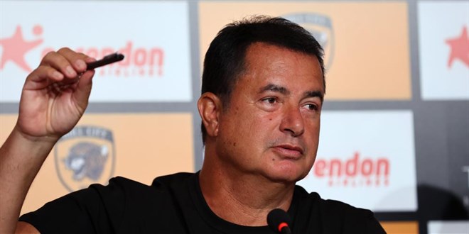 Acun Ilıcalı: Türkiye, futbolcu transferi konusunda cazip değil